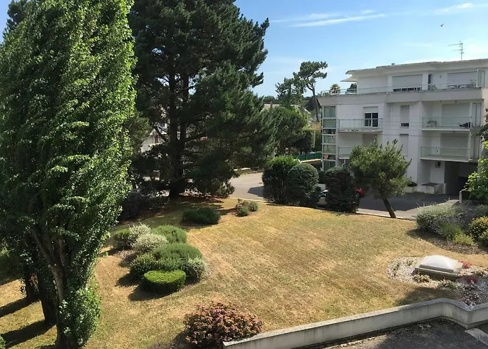 2 Pieces Avec Terrasse, Garage, Et Ascenseur, Jusqu'a 4 Couchages - Centre - Fr-1-245-124