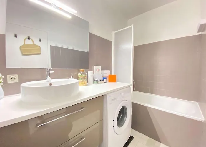 2 Pieces Avec Terrasse, Garage, Et Ascenseur, Jusqu'a 4 Couchages - Centre - Fr-1-245-124 Appartement